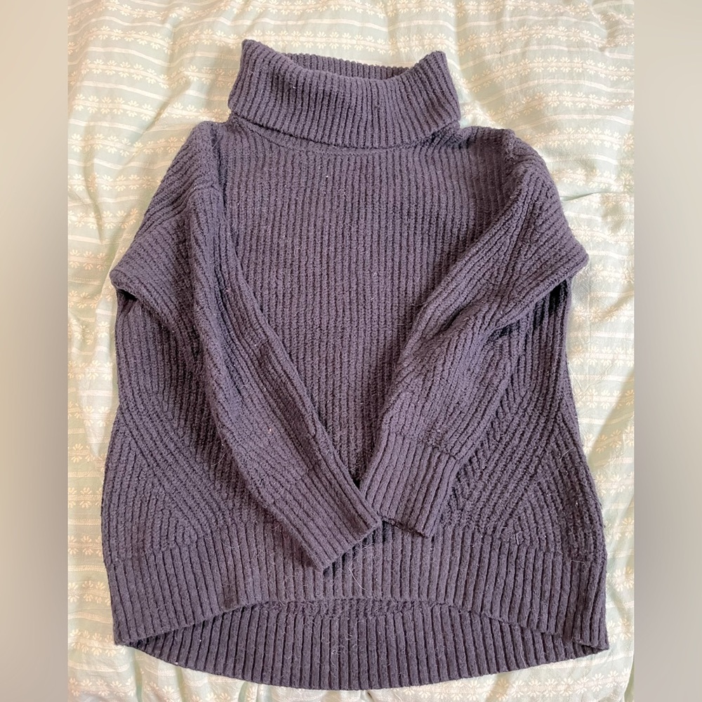 Black turtleneck sweater by old navy.
